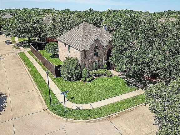 4th image of 902 Oakwood Ln