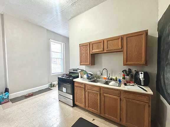 5th image of 122 Parker St #1