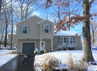 46 Spring Glen Rd, Niantic, CT 06357