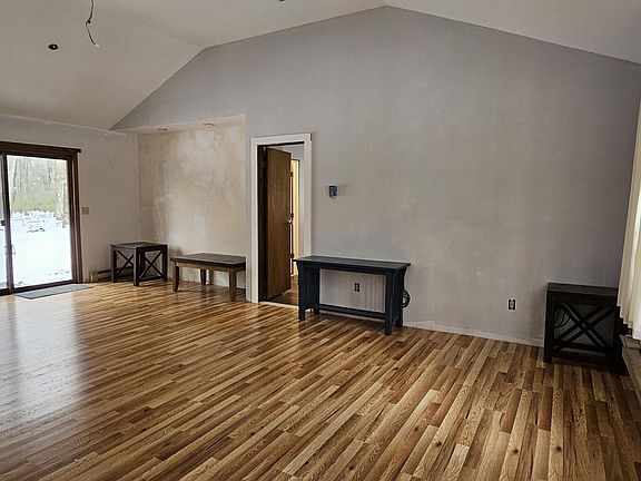 2nd image of 105 Floyd Ct