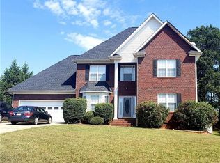 14821 Middlesborough Dr, Matthews, NC 28104