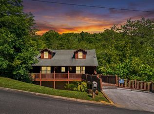 1960 Oakmont Dr, Sevierville, TN 37876