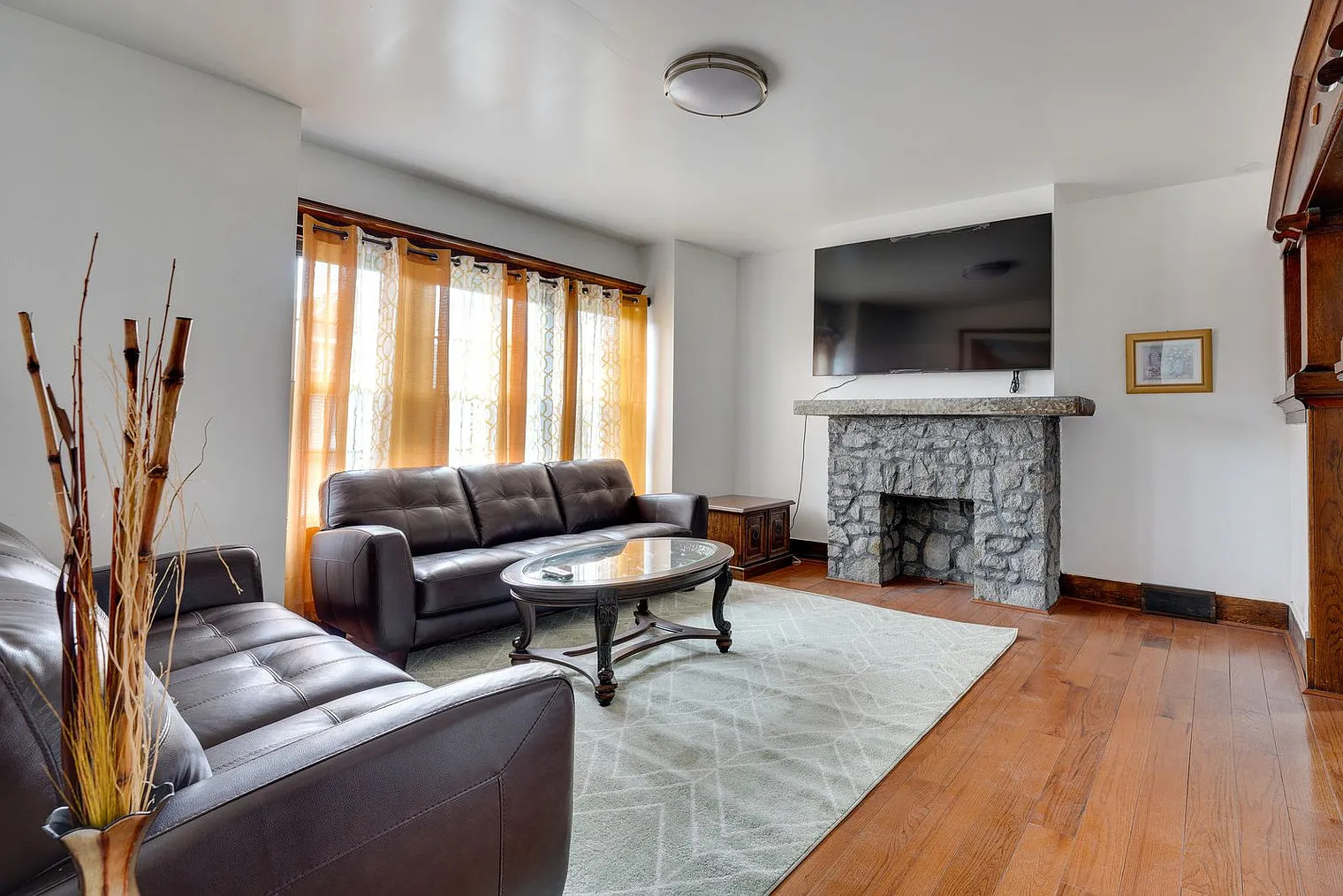 4 bed, 1.0 bath, 1496 sqft, $3,496 — Photo 1