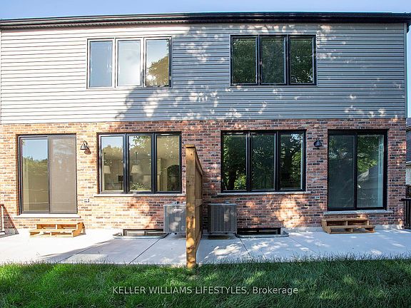2nd image of 121 Cathcart St #B