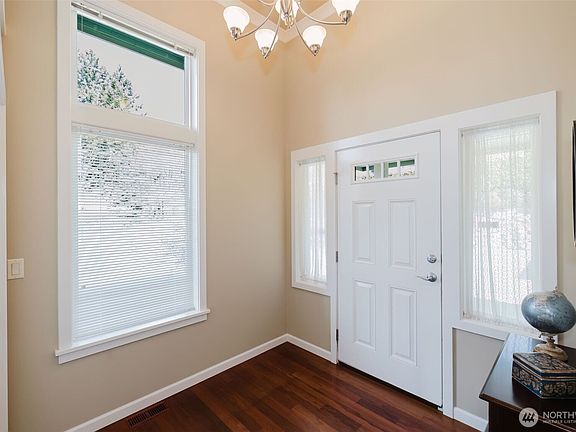 4th image of 1827 61st Avenue NW