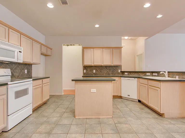 1133 Hillwood Dr — Photo 19