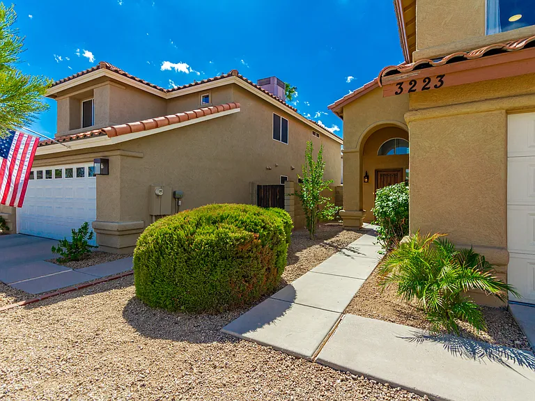 3223 E Poinsettia Dr — Photo 38