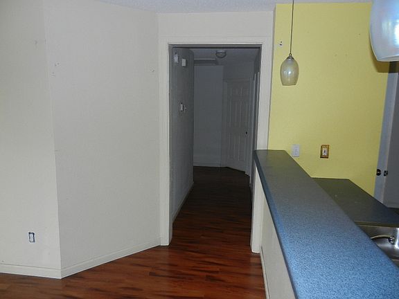 4th image of 2136 Miller Ave