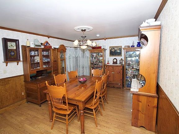 5th image of 1452 Liz Ln