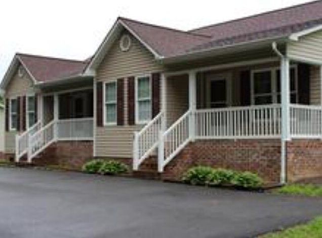 1st image of 107 Patteson St