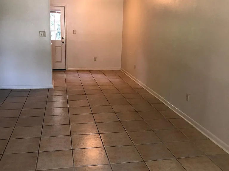 2689 Mission Rd — Photo 2