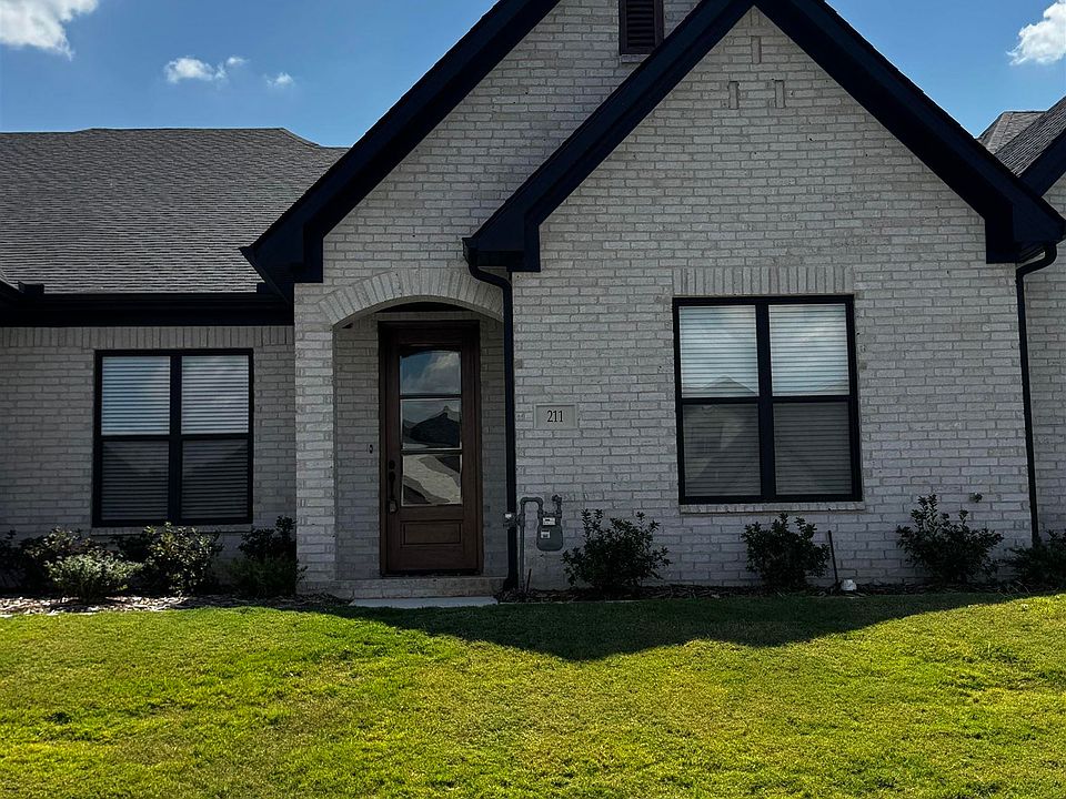 1st image of 211 Edgewood Cir