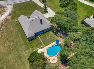 102 Natalie Ct, Decatur, TX 76234