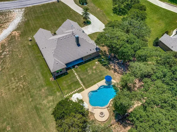 102 Natalie Ct, Decatur, TX 76234