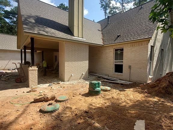 3rd image of 207 Creekside Dr