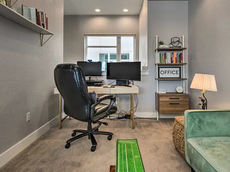 Office / loft area