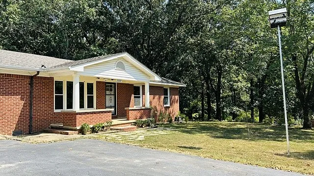 3 bed, 1837 sqft, $2,100 — Photo 2