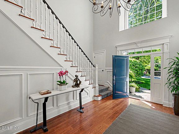 3rd image of 26 Circle Dr