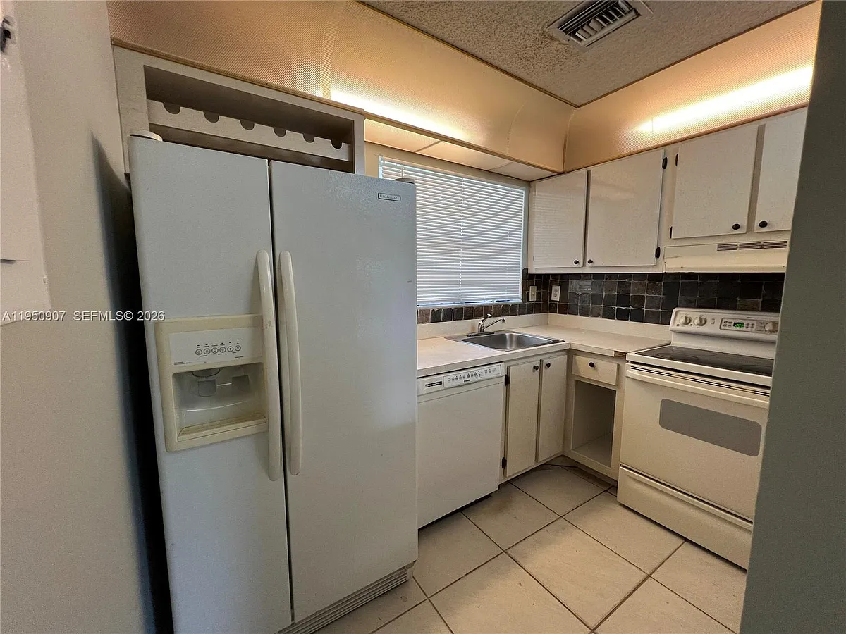 Building Photo - 809 NE 214th Ln #2