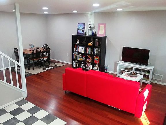 2nd image of 47 Canterbury Cir