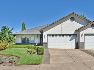 494 Pinnacle Rdg, Eagle Pt, OR 97524