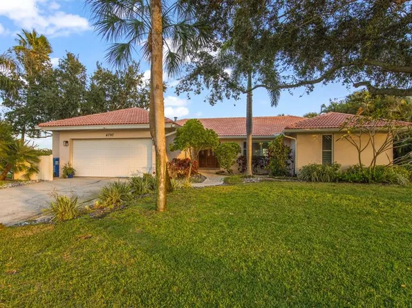 4797 Overlook Dr NE, Saint Petersburg, FL 33703