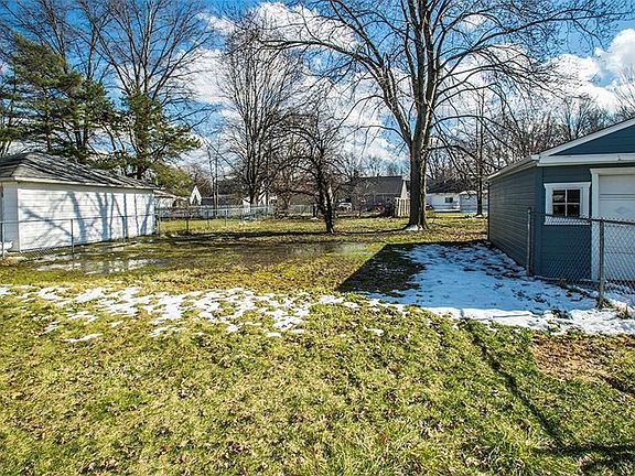 4th image of 15937 Woodbury Ave