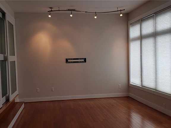 5th image of 1714 W Cary St #U1