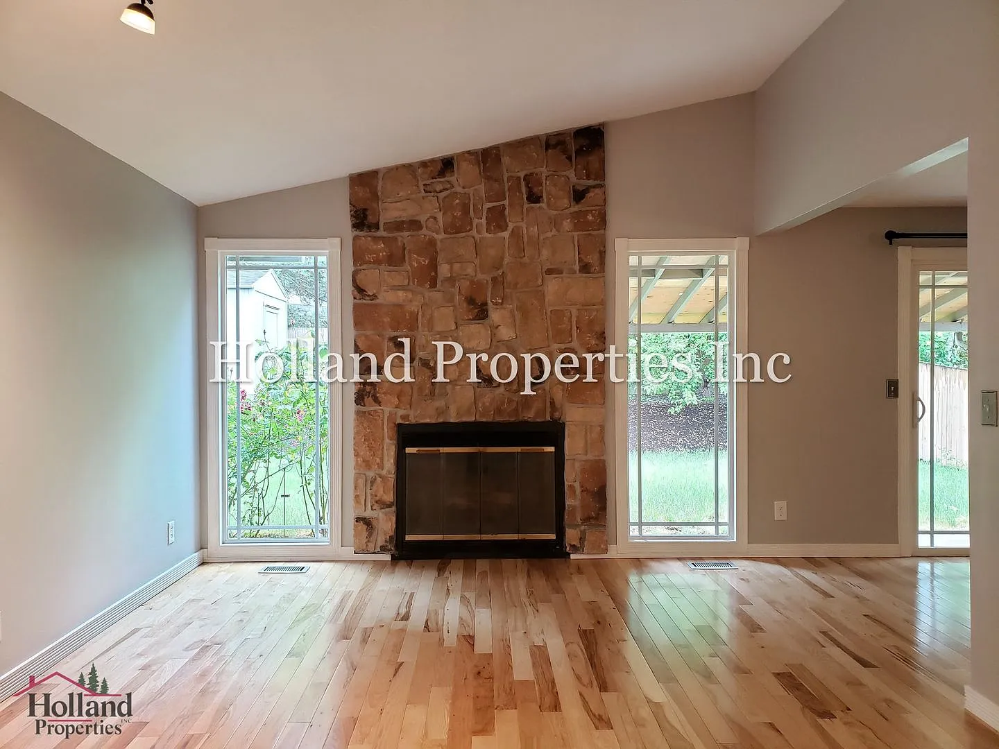 Beautiful single level 3 bedroom home in Aloha — Photo 4