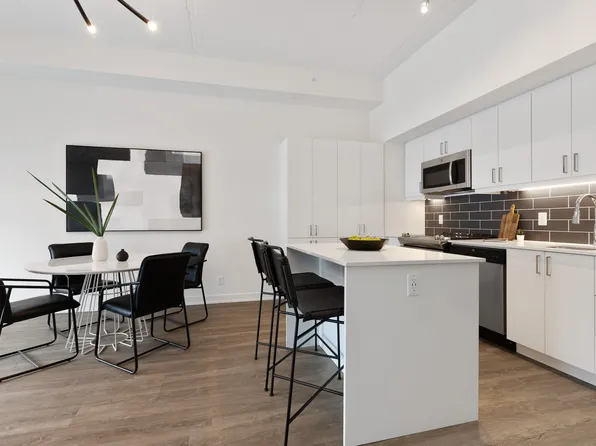 Vista Local, 2826 Sandalwood Dr, Ottawa, ON K1V 7P5