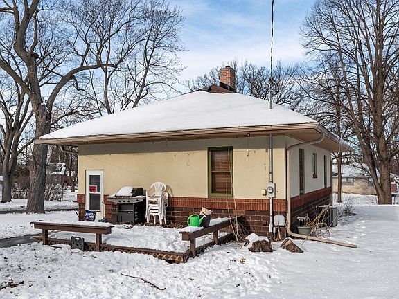 4th image of 2688 9th Ave E