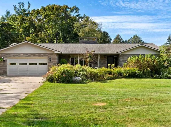 991 Cross Creek Ln, Petoskey, MI 49770