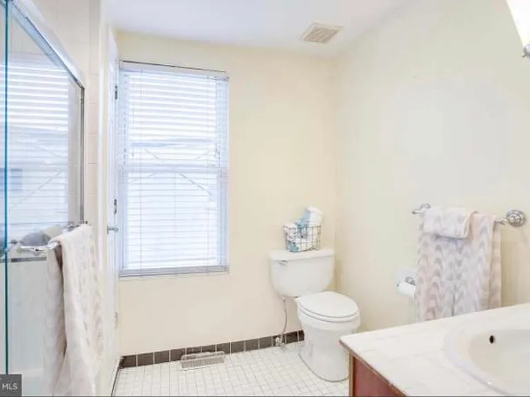 1604 S Hanover St — Photo 12