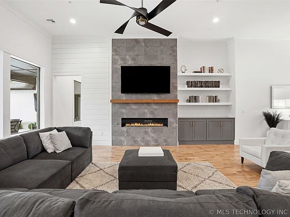 5th image of 7409 S Chestnut Ave