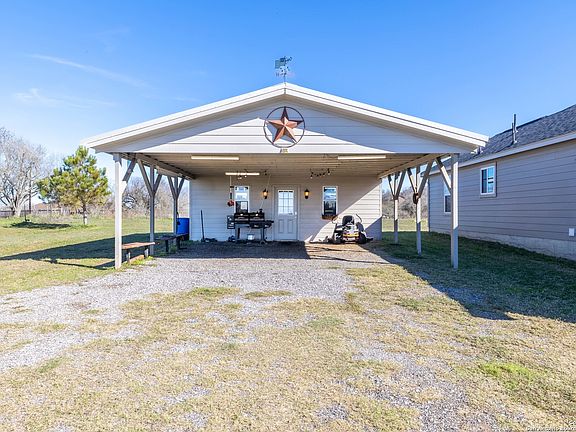 2nd image of 1427 COUNTY ROAD 361