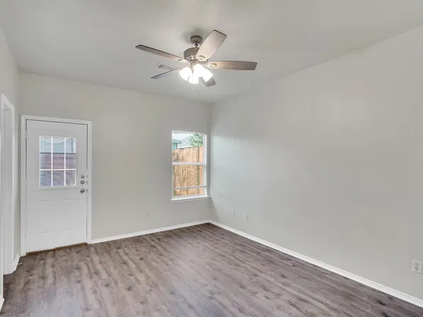 990 W Sierra Vista Ct, Midlothian, TX 76065