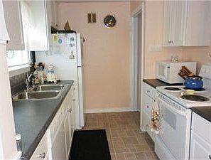 3rd image of 9120 Cayuga Dr
