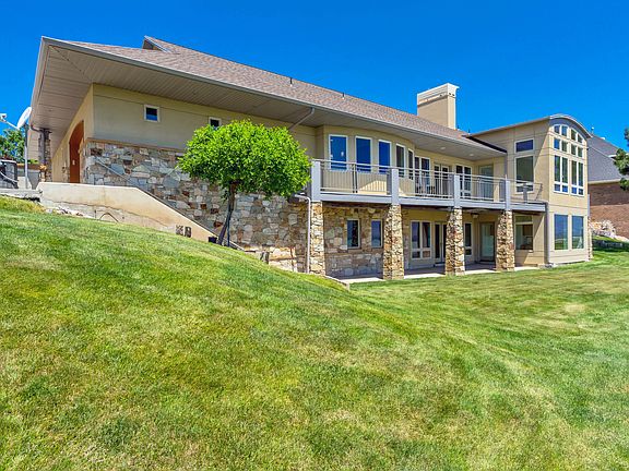4th image of 1064 S Waterside Dr