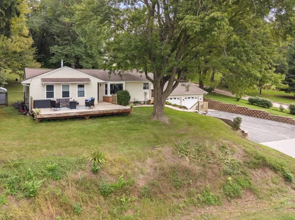 1210 N High St, Port Byron, IL 61275