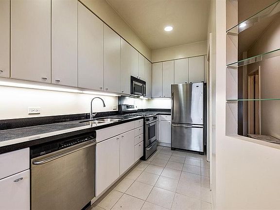 4th image of 1528 N Lasalle St #2
