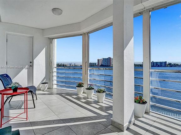 3rd image of 1000 NE 191st St #21