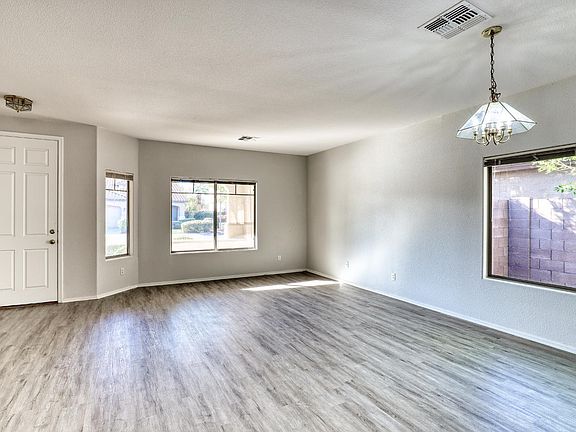 4th image of 1136 E Carob Dr