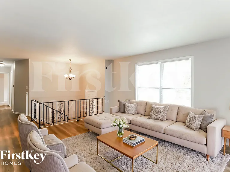 5905 NW Whispering Oaks Ln — Photo 4