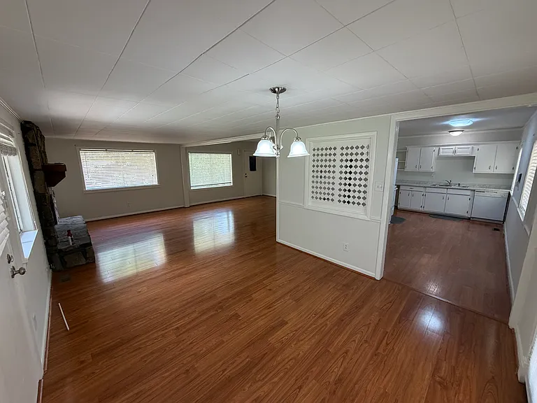 501 Cheri Ln — Photo 3