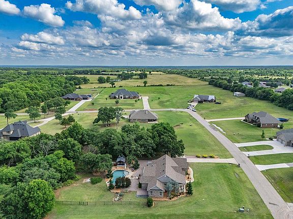 4th image of 19295 Abigail Dr