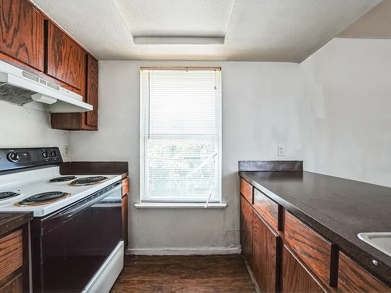 933 Park Plz — Photo 20
