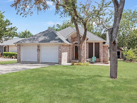 2nd image of 304 Woodstone Dr