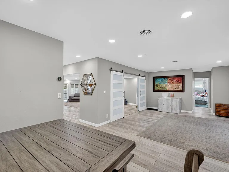 1570 NE 30th Pl — Photo 10