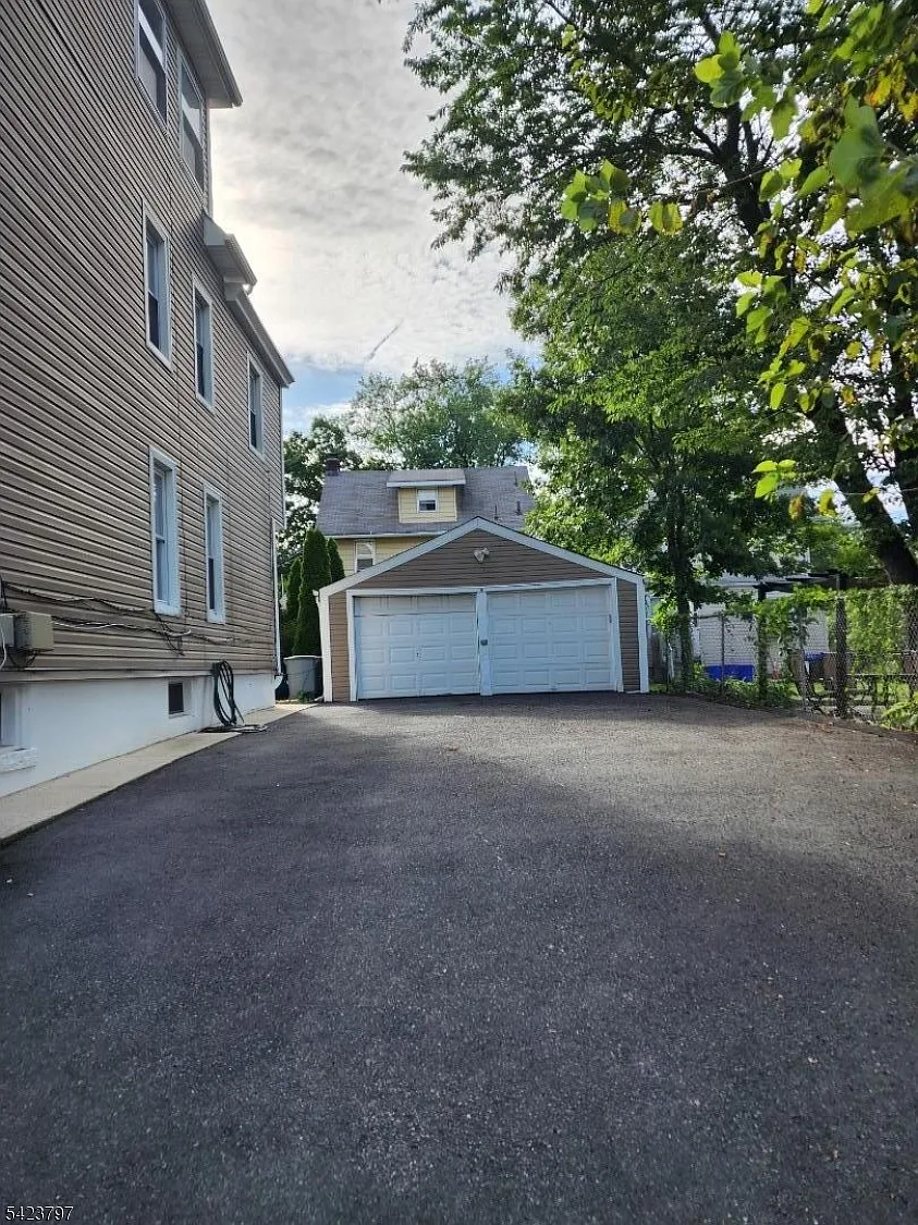 3 bed, $3,200 — Photo 2