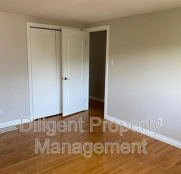 1326 Hopewell Ave #1 — Photo 5